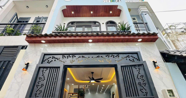 Định cư nước ngoài bán gấp nhà 64m2 Nguyễn Văn Quá, Đông Hưng Thuận, Q. 12, xây 3 tầng. Gía 2 tỷ100