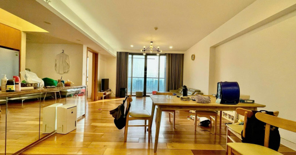 Bán gấp căn góc IPH Xuân Thủy, diện tích 193m2, 4 phòng ngủ giá 17.5 tỷ