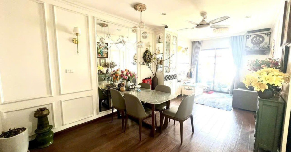 Đổi nhà mặt đất nên cần bán căn hộ Ecohome 3, 70m2, hướng mát, tặng nội thất, sổ hồng cất két