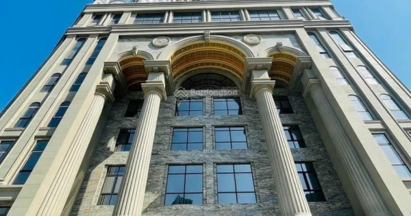 Bán căn hộ cao cấp Hateco Laroma 94 m2, 2 PN + 1, ban công hướng Nam, full nội thất, giá 12 tỷ