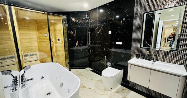 Bán gấp căn hộ 3PN 2VS căn góc 96.8m2 full nội thất giá nhỉnh 4 tỷ, sổ đỏ sẵn giao dịch 0901 720 ***