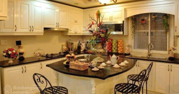 Bán nhà cực hiếm có, đường Lý Thường Kiệt, DT 10x24m CN 214m2, thuê 200tr/thang, 38.5 tỷ, P14. Q10