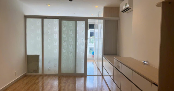 Bán căn hộ Sky Center, đường Phổ Quang, 36m2, oficel, NTCB, giá 2 tỷ 65 (HDMB) LH 0933 481 ***