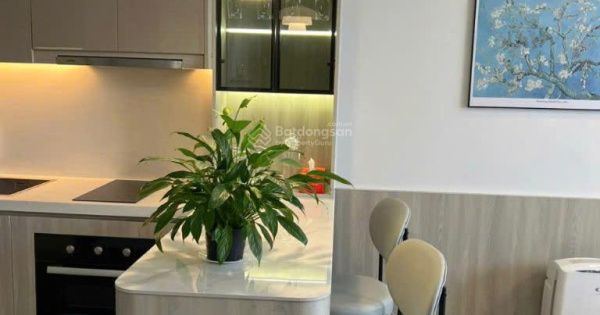 Chính chủ cần bán gấp CH 1N1VS + 1, full nội thất, sẵn sổ giá 3,38 tỷ. LH 0975 982 ***