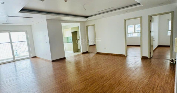 Tôi cần bán căn 3PN chung cư CT3 Mễ Trì Hạ, DT 142m2, không đồ giá 8 tỷ. LH 0977 632 ***