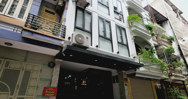 Bán nhà Hoàng Quốc Việt, 2 thoáng, kinh doanh, 9 tầng thang máy, nhà cực đẹp, vỉa hè 3m 0988 874 ***