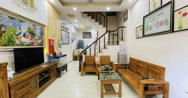 5.075 tỷ - Không ở thì cho thuê. Căn nhà 35m2 x 3.2m x 5 tầng x 4PN. Đường 3m. Văn Trì - Minh Khai