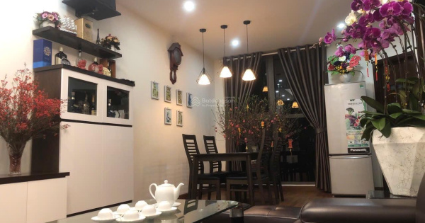 Cho thuê gấp căn hộ 2 ngủ full đồ tại Home City Trung Kính giá chỉ 14 triệu trên tháng 0912 883 ***