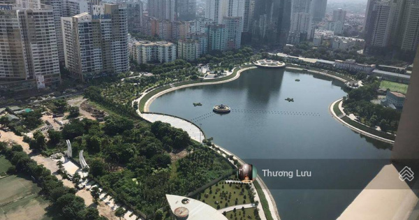 Chốt nhanh, bán gấp căn hộ 2pn Vinhomes D'Capitale view hồ, giá 8.3 tỷ bao phí