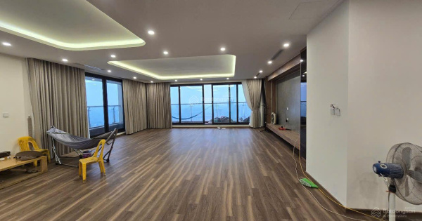 Chủ nhà lên phố cần bán nhanh căn penthouse đẹp long lanh full đồ giá 17 tỷ có gia lộc