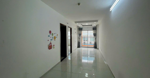 Bán căn hộ 8X Plus tầng đẹp sổ hồng gia 2,57 ty 63m2, 2PN 2WC 2 ban công, LH: 0932 834 *** vay 70%