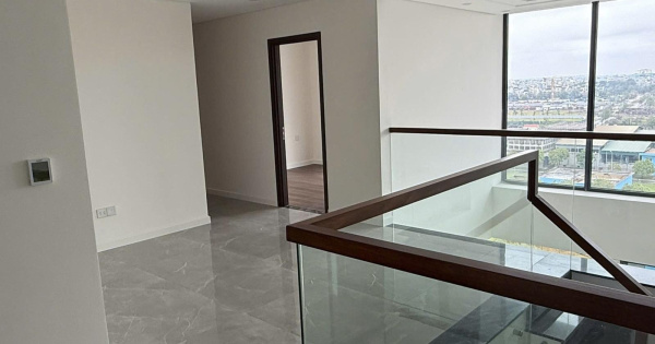 Cho thuê căn Duplex thông tầng 3PN 170m2 Sunshine Green Iconic giá 20tr nhà nguyên bản - 0812 395 ***