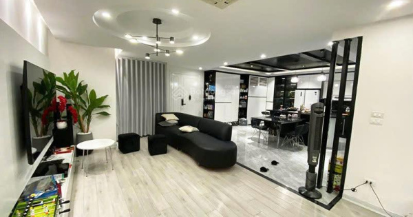 Bán căn hộ 123m2 tòa E5 Ciputra Hà Nội đã sửa đẹp đủ đồ giá 8,2 tỷ