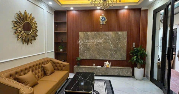 Bán gấp nhà riêng 36m2, 6 tỷ tại Đường Tư Đình, Long Biên, Hà Nội. Giáp phố Bồ Đề