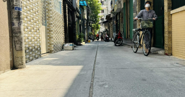 Nhà mới hẻm 4m CMT8 (3.1m x 12m), 5 tầng có thang máy. Giá 7.7 tỷ TL