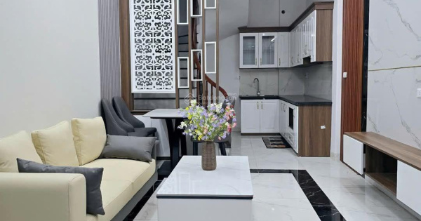 Bán nhà riêng 5 tỷ, 35m2, MT 4m, tại Thạch Bàn, Long Biên, đẹp, nhiều tiện ích. Gần Cầu Vĩnh Tuy