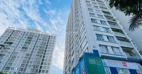 Bán gấp căn hộ 3Pn2wc, 97m2 , 2 ban công tầng cao view đẹp giá tốt LH: 0938 990 ***