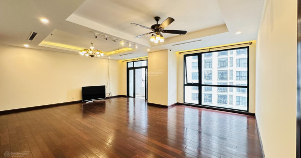 Chính chủ bán căn 4 ngủ 235m2 tại Trung Hòa Nhân Chính tòa 17T4, NTCB, ban công Đông Bắc, sổ đỏ