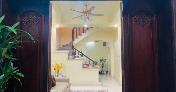 Bán Nhà riêng 4PN, 4WC, 41m2, Ngọc Thụy, Long Biên, giá hợp lý 6,2 tỷ. Ô tô đỗ cổng, KD online.