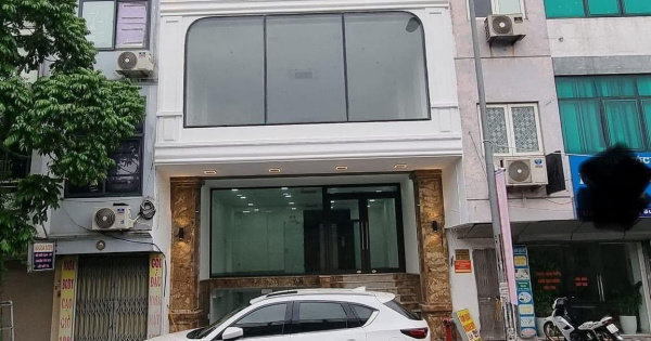 Bán toà văn phòng phố Hoàng Quốc Việt, ô tô dừng đỗ, 2 thoáng, 80m2x 8 tầng, thang máy, giá 41.8 tỷ