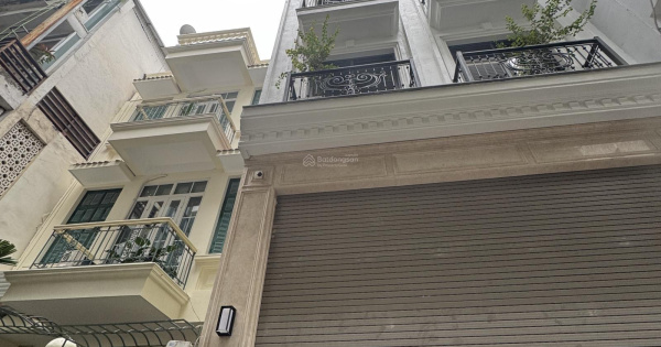 Bán toà nhà 9 tầng diện tích 120m2 tại phố Hạ Hồi, Quận Hoàn Kiếm, giá 62 tỷ, có gara ô tô