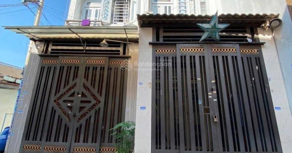 3 căn 9 PN. Cho thuê 18tr. HXH 108m2. Ngay chợ Hiệp Thành. 60tr/m2