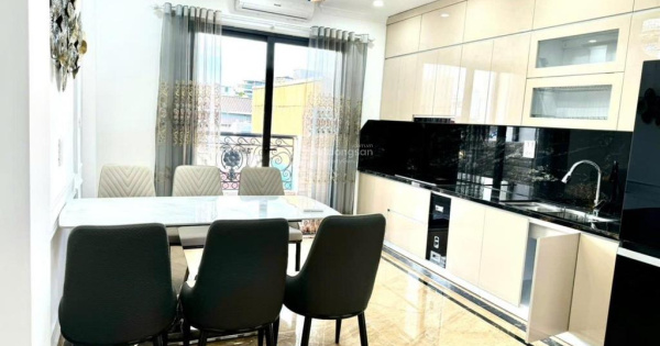 Bán nhà Đại Từ - DT 50m2 x 5 tầng, nhà đẹp, ngõ to, gần đường, giá 8.45 tỷ, SĐCC