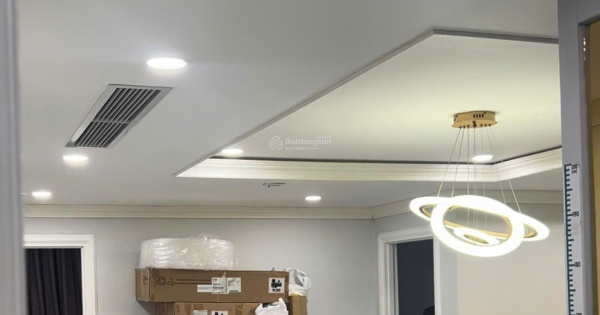 Bán căn hộ Screc Tower - Quận 3 ( 80m2 - 2pn - 2wc). Giá 4,1 tỷ. có sổ