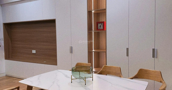 Em bán căn siêu đẹp Indochina Plaza 131m2 full đồ, sẵn sổ tầng cao view cực đẹp