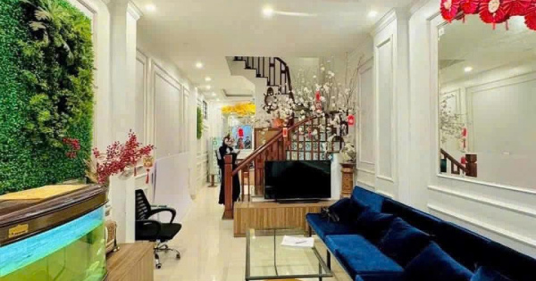 Bán nhà phố Trạm - Long Biên. Ôtô cách 1 nhà 40m2 x 5 tầng full nội thất giá 7,5 tỷ. LH 0965 858 ***