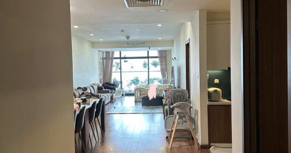 Chuyển nhà cần bán căn hộ 4 ngủ đủ nội thất vào ở luôn, giá có thương lượng, làm việc chính chủ