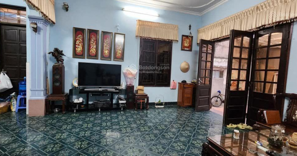 Bán nhà phố Nguyễn Văn Cừ Long Biên 11.5 tỷ 97m2 5 tầng, Mt 6.5m, ô tô, kinh doanh, sát Nguyễn Sơn