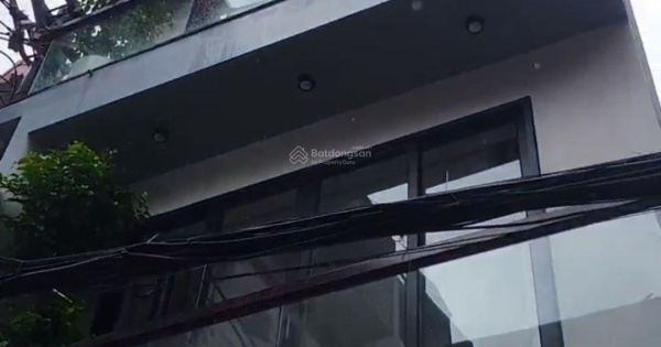 Tôi cần bán căn nhà lô góc, 5 tầng mới, thang máy,số nhà 19 ngõ 29 phố Chu Huy Mân,Long Biên,13,3tỷ