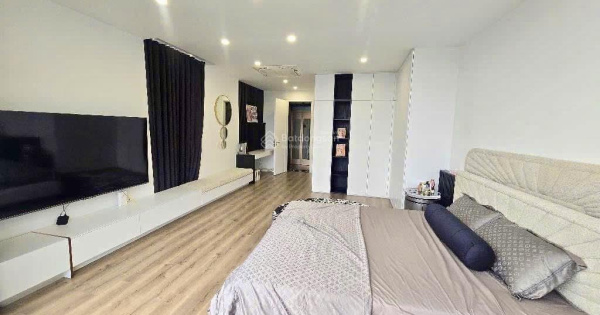 Cần bán nhà mặt ngõ phố Linh Lang, Ba Đình. DT sổ 60m2 x 5T, MT 4,5m. Đường ôtô tránh - Cách MP 30m