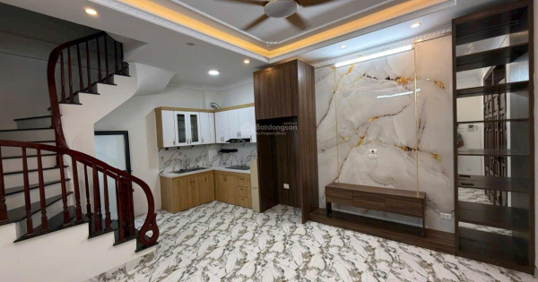 Bán nhà phố Thạch Bàn, Long Biên 5 tỷ 35m2 5 tầng MT 4m ô tô kinh doanh gần trung tâm Aeon