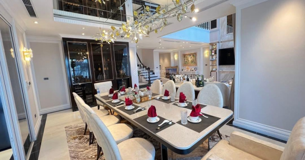 Chuyển nhượng Penthouse thông tầng trung tâm Cầu Giấy 191m2, 315m2 full nội thất. Giá từ 73tr/m2