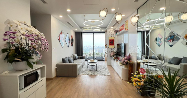 Chính chủ tôi bán gấp CH 3PN 93m2 full đồ đẹp tại Rose Town 79 Ngọc Hồi chỉ 5,7 tỷ. LH: 0702 266 ***