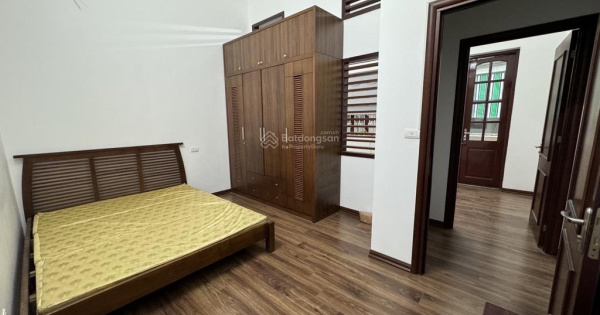 Bán nhà Thuỵ Khuê, DT 50m2, MT 7m, lô góc, 3 tầng, gần ô tô, gần phố. 9,2 tỷ