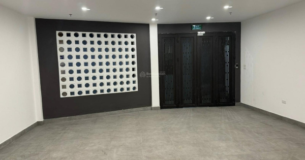 Bán căn hộ dịch vụ (CHDV) Cầu Giấy, 90m2, 20 phòng, lợi nhuận 110tr/tháng, cách ô tô 20m, 6 tầng