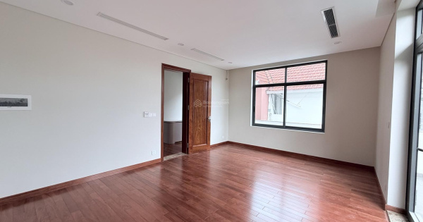 Cho thuê nhà Nguyễn Khả Trạc, 65m2, 5 tầng, MT 4.2m, VP, KD, Ở GĐ, 28Tr