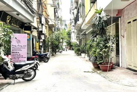 Bán gấp nhà rẻ! Phạm Ngọc Thạch, 10m ra ô tô, ngõ to thông, dân xây 5 tầng, nhà cực thoáng