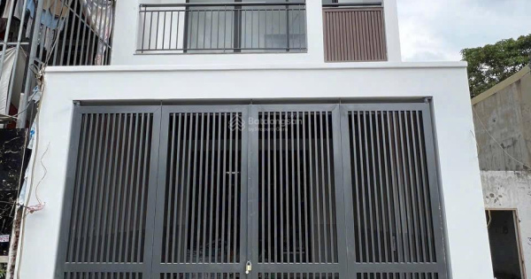 Nhà lầu đường Linh Đông hẻm xe hơi an ninh nhà mới sổ hồng sát Phạm Văn Đồng