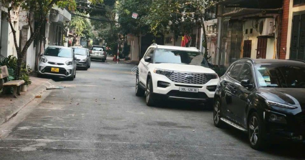 Bán nhà ngã 3 Linh Lang - Phan Kế Bính - phố Nhật - 20m ra ô tô tránh hai thoáng nhà xây kiên cố