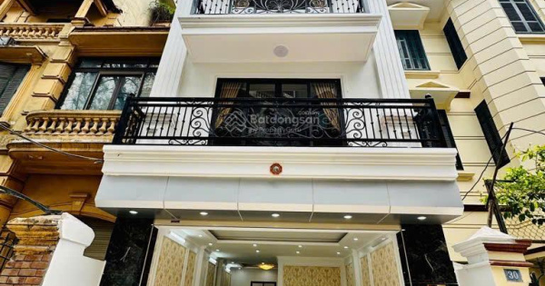 Kim Đồng 61m2, 5T. Thang máy mặt tiền 5m phân lô ô tô tránh nhau, mới koong