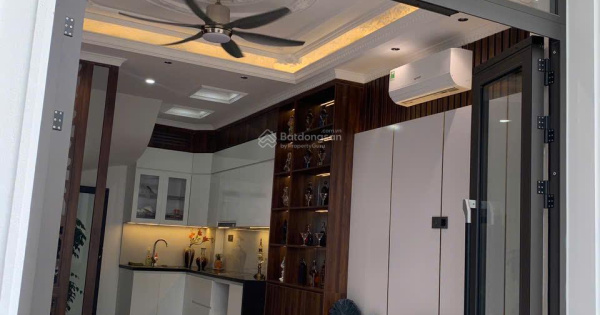 NHÀ ĐẸP YÊN HÒA CẦU GIẤY 5 TẦNG MỚI XÂY - Diện tích: 35m² | Xây 5 tầng + 1 tum | Mặt tiền rộng