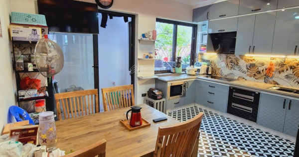 Rất Thoáng! Nhà PHAN ĐÌNH GIÓT, 43m, 5 tầng, 9 tỷ, Gần Hồ Sen ô tô đỗ, ngõ trải nhựa