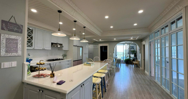 Bán căn hộ Midtown M6. 135m2. Căn góc. Nhà đầy đù nội thất. Sổ hồng