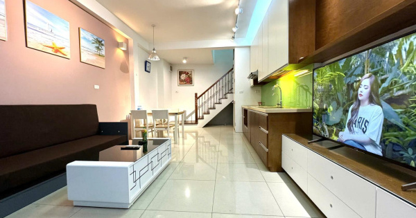 Bán nhà lô góc phố Bồ Đề, 6 tỷ, 35 m2, 3PN, MT 4m, ô tô kinh doanh thông từ bồ đề sang Hồng Tiến