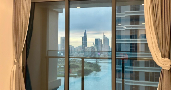 Rẻ nhất mặt view sông Q1 căn 2PN vip nhìn trọn sông Q1 vĩnh viễn. Tầng cao. Bán 12 tỷ all in