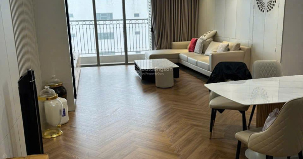 Cho thuê căn hộ 3 phòng ngủ Full nội thất 118m2 Vinhomes Nguyễn Chí Thanh - Em Sơn